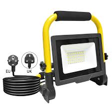 Foco LED Portátil 30W - Potencia y Versatilidad